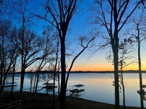 Peaceful Lake Front Retreat